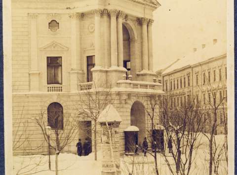 Palača barona Ljudevita Vraniczanyja na jugozahodnem delu Zrinjevca,  albuminski odtis, 1890-e